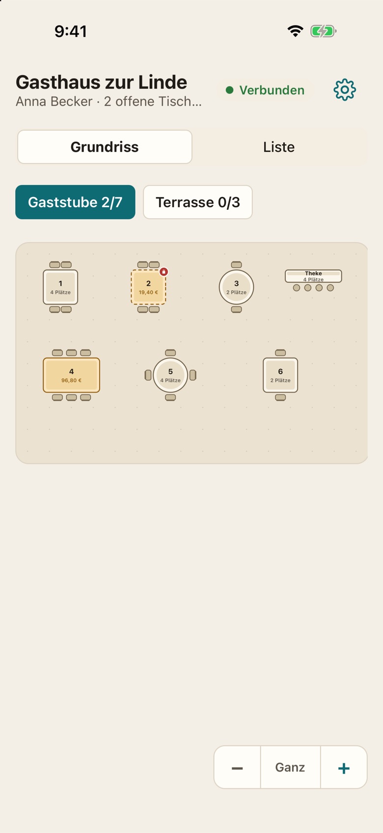 Tischplan auf dem Telefon der Servicekraft