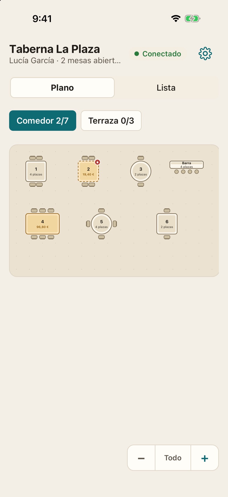 El plano de sala en el teléfono del camarero